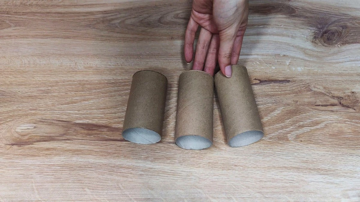 3 triky s kartonovými roličkami promění váš stůl v oázu pořádku – ověřeno!