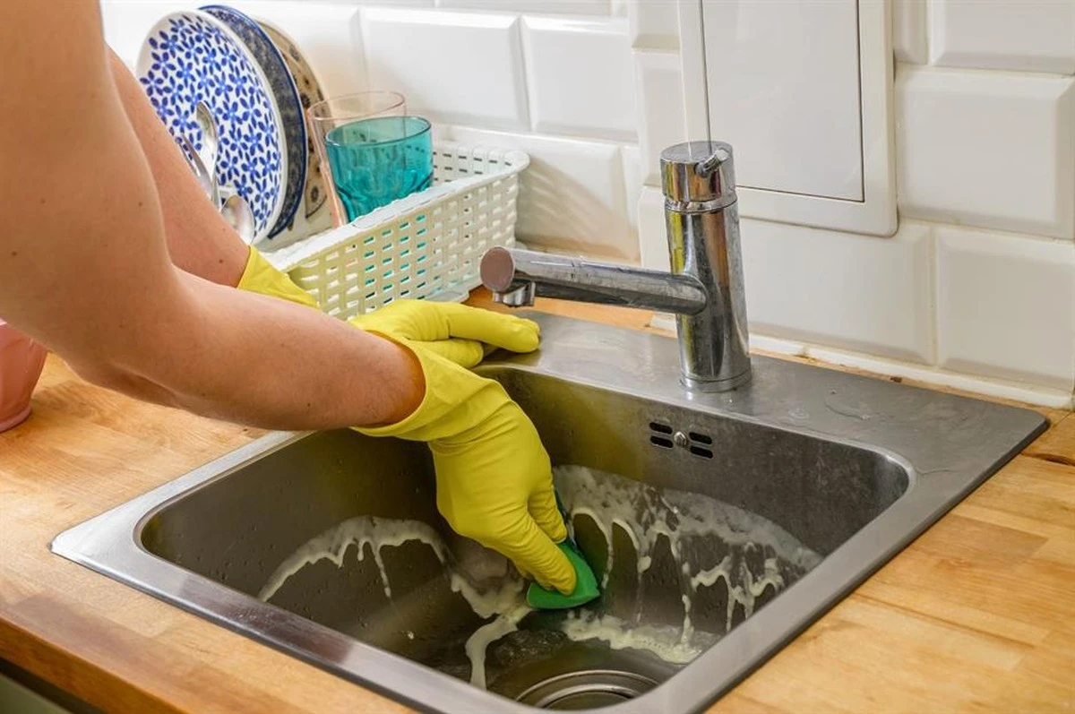 Proč zkušené hospodyňky přidávají do starých smaltovaných hrnců kyselinu citronovou - image 1