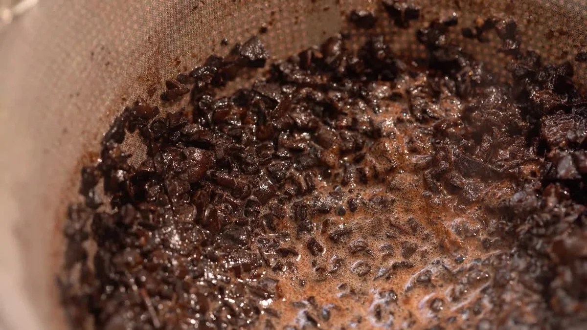 neodhazujtejine-extra-1.webp Neodhazujte ji: Nečekaný trik s kávovou sedlinou šetří peníze a zlepší vám zahradu - image 1