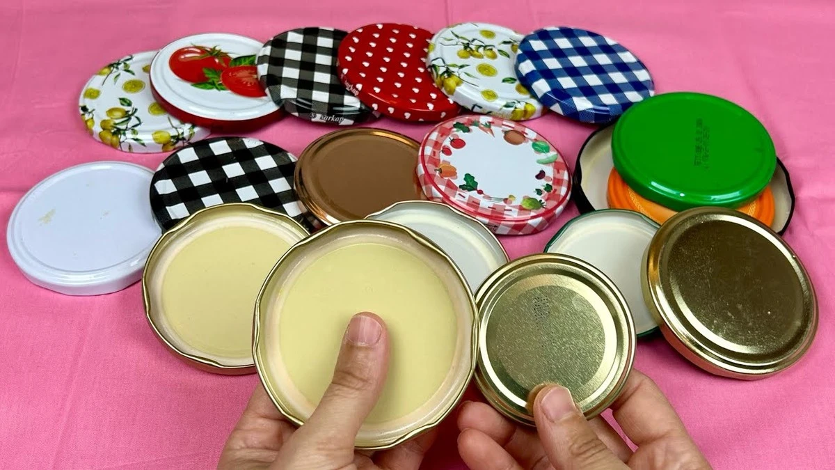 Staré víčka od zavařenin proměníte v elegantní podložku pod horké hrnce: Trik, který si zamilujete - image 1