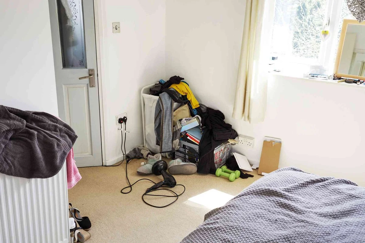 Pět věcí, kterých si profesionální organizátoři v ložnici okamžitě všimnou (a jak je levně vyřešit)