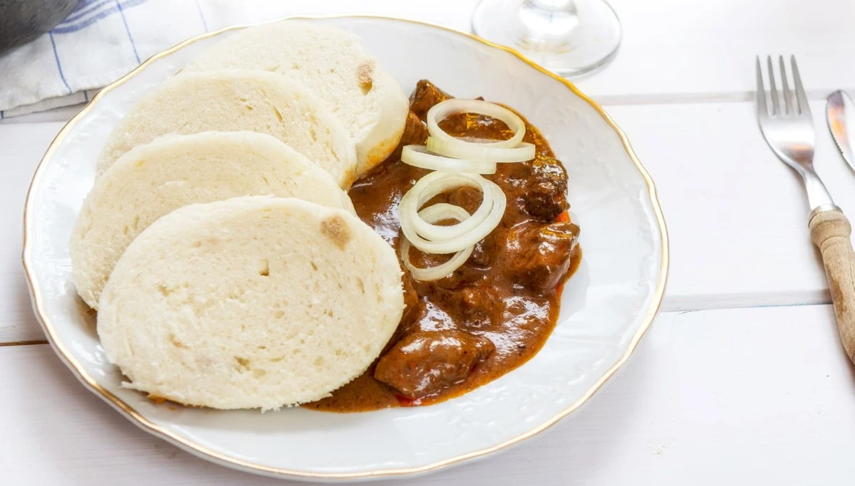 Proč šéfkuchaři přidávají do luxusního guláše jednu běžnou zeleninu: výsledek vás překvapí - image 1