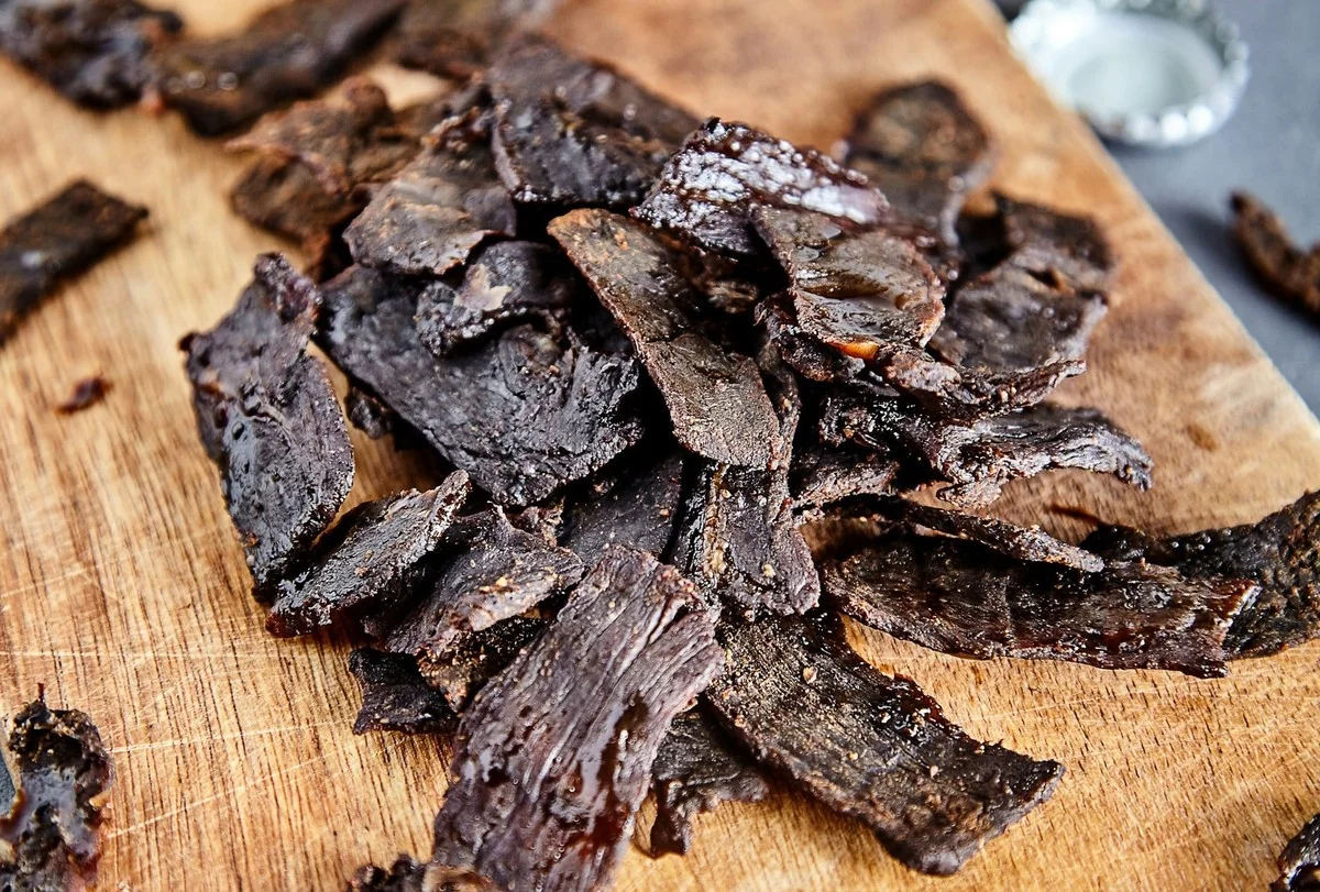 Proč zkušení kuchaři dávají hovězí do sušičky na ovoce (a jak tím ušetříte tisíce)