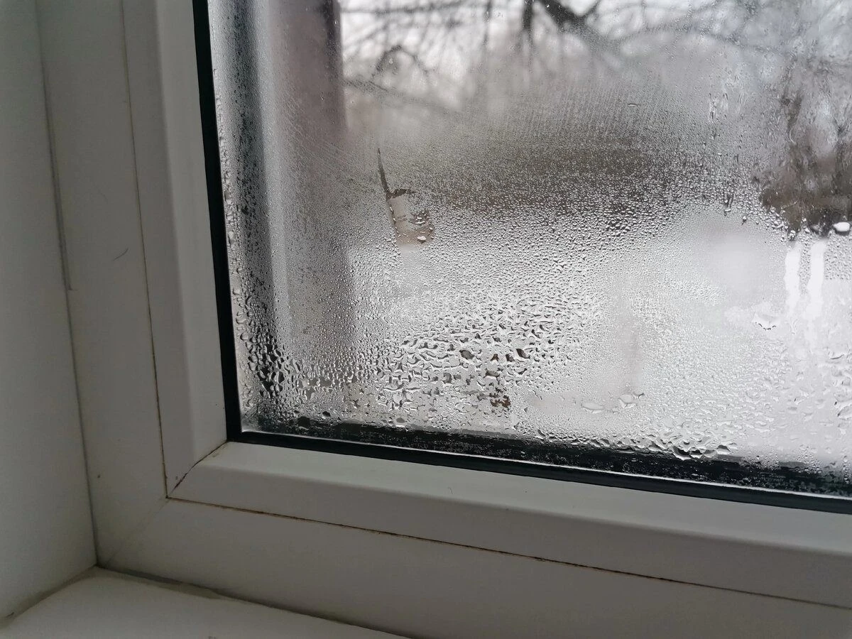 Секрет мого кума: як утеплити пластикові вікна за копійки та відчути різницю в 4 градуси