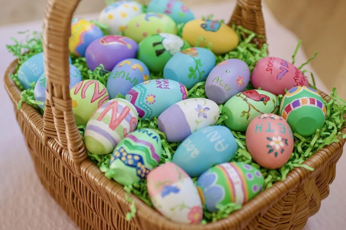 Vajíčka na Velikonoce už nebarvím v drogerii: Kouzlo sächselským čajem a gázou - image 1