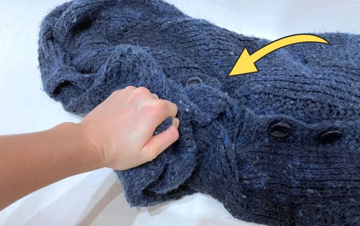 Jak udržet svetry bez žmolků po celá léta: Trik před praním, který změní všechno
