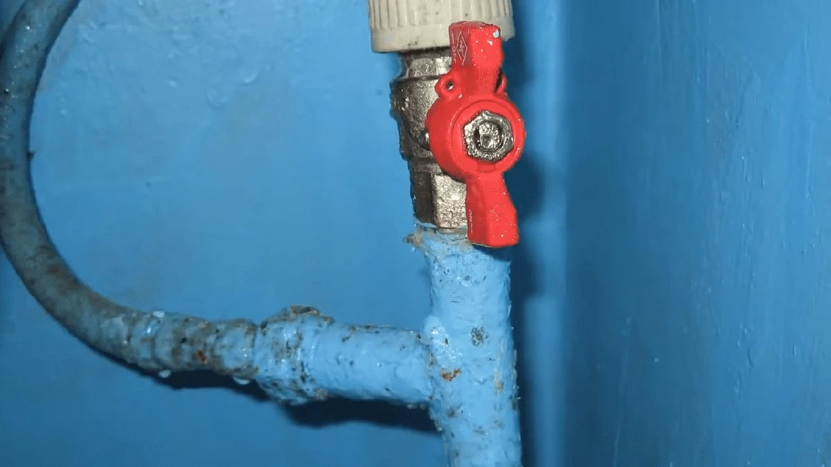 Jak ochránit potrubí před mrazem: 5 osvědčených triků