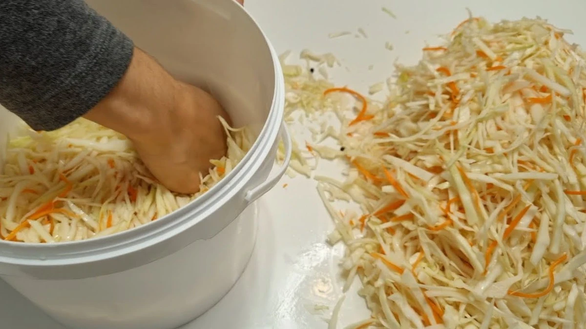 Jen 4 dny v březnu 2026 pro křupavé kysané zelí: Poznejte tajemství!"