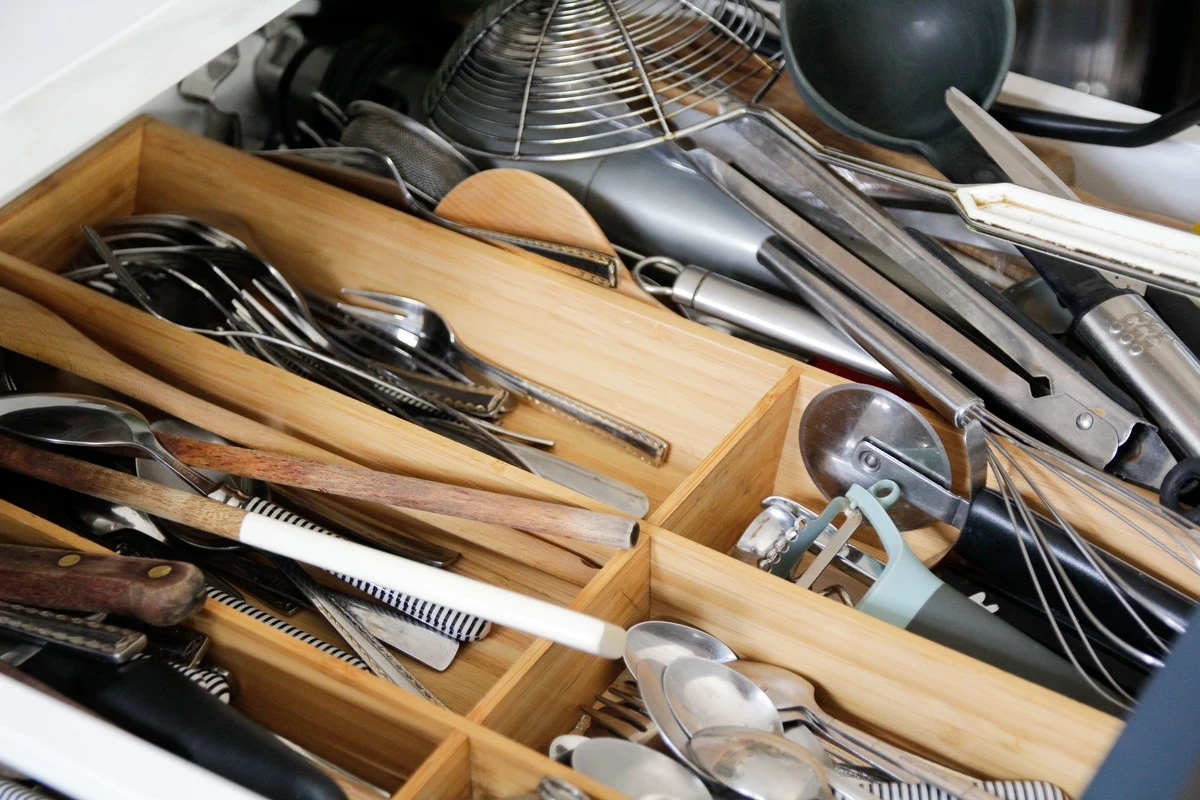8 kuchyňských pomocníků, kterých se organizátoři zbavují pro prostor bez nepořádku