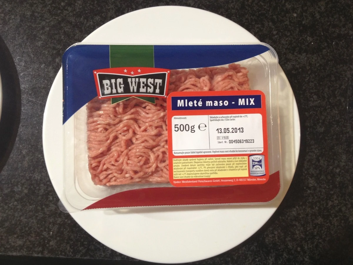 Kolik vody a barviva je ve vašem mletém mase? Jednoduchý test se ubrouskem odhalí všechno - image 1