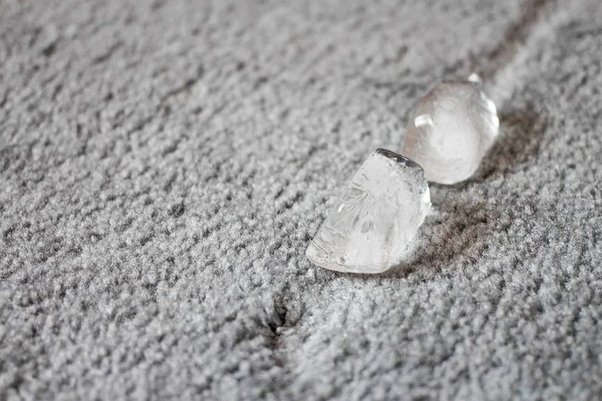 Dvě lžíce octa a koberec je jako nový: Jak získat zpět hebkost a objem - image 2