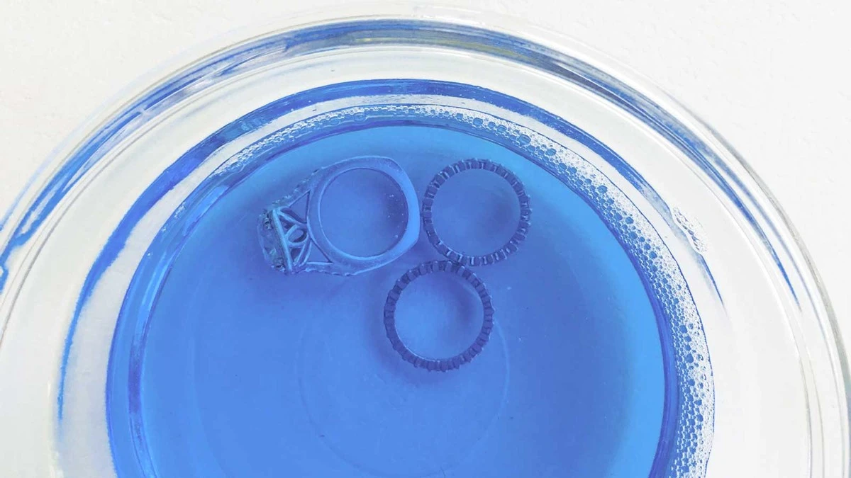 Domácí trik pro zářivé stříbro: jen dvě lžíce rýže a pár kapek prostředku na nádobí - image 2