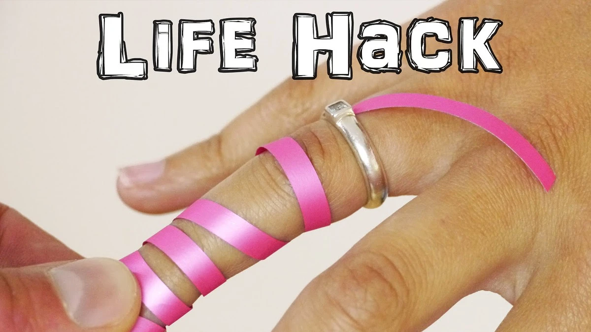 Застрягла каблучка на пальці? Этот трюк с ниткой снимет ее за 60 секунд - image 2