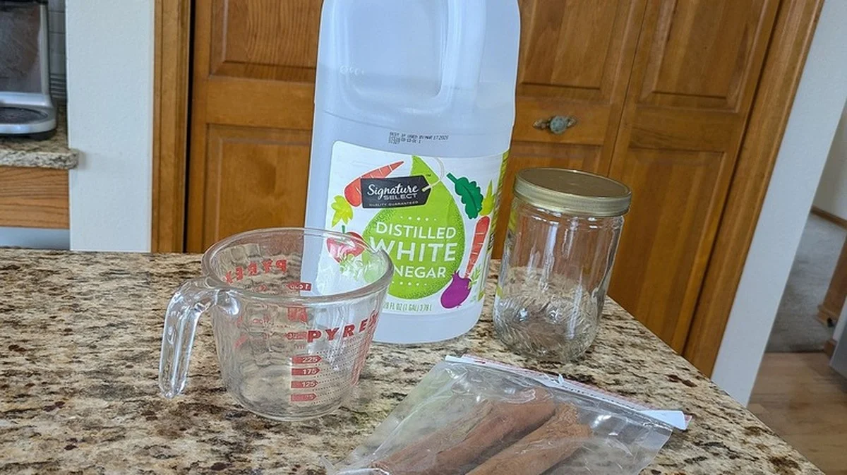 Parfuméři prozrazují: Skořici zalijte octem a zbavíte se pachů z kuchyně - image 1