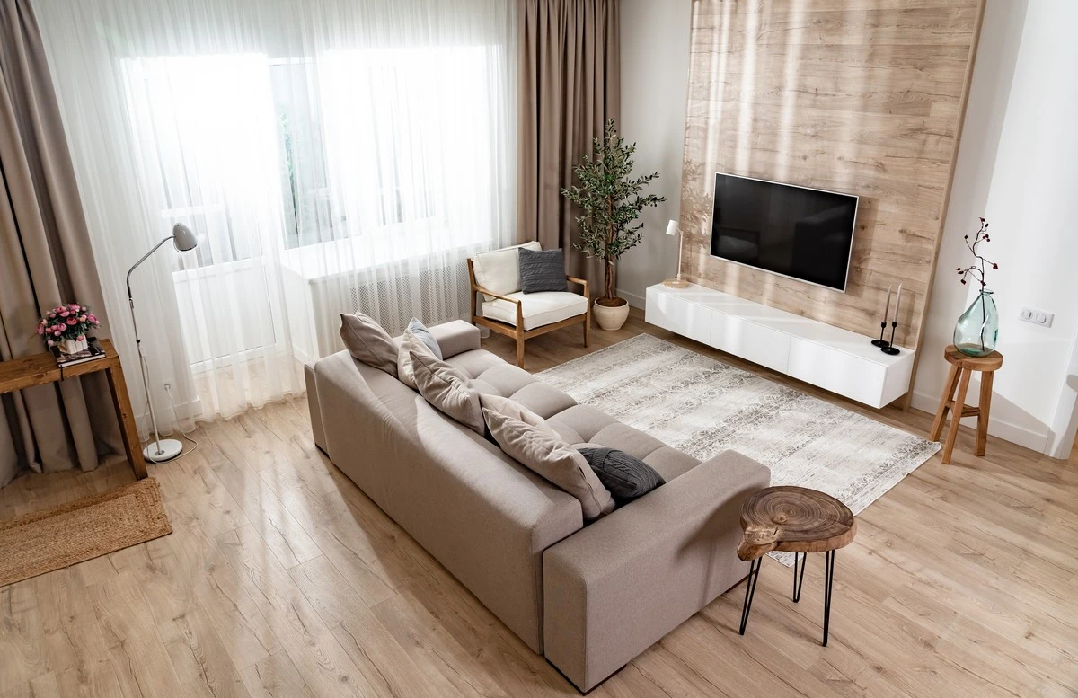 Proč дизайнеři opouštějí диvany u zdi: Nový hit v interiéru a 5 pravidel, jak je postavit - image 1