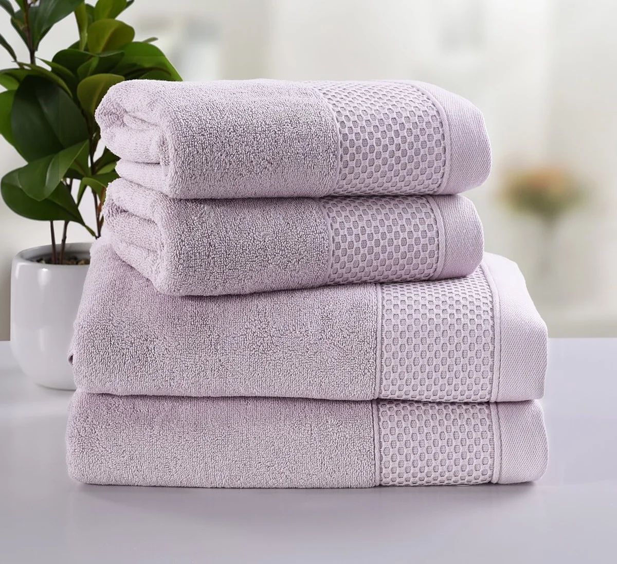 Proč ručníky zapáchají zatuchlinou? Babiččin trik s jedlou sodou a solí to vyřeší - image 1