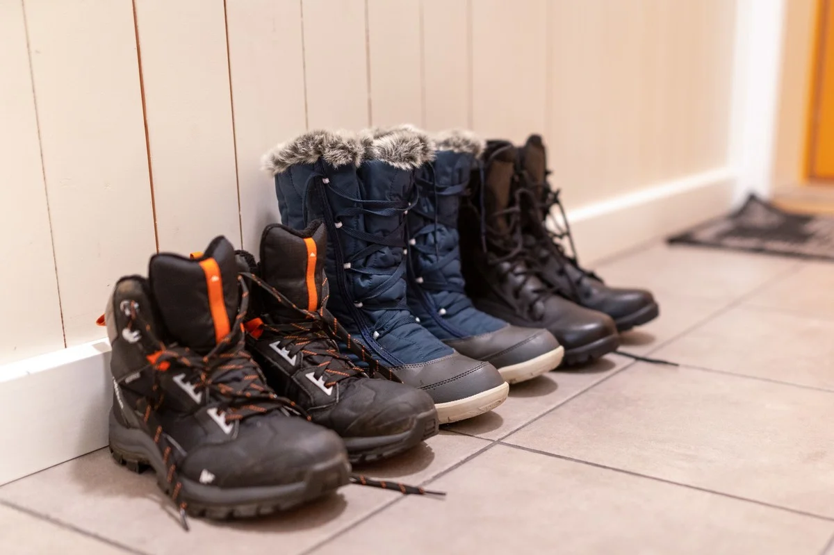 Proč zkušení Češi dávají na zimu do bot ocet: 3 kroky, jak vyčistit Sněhule i UGG za 15 minut