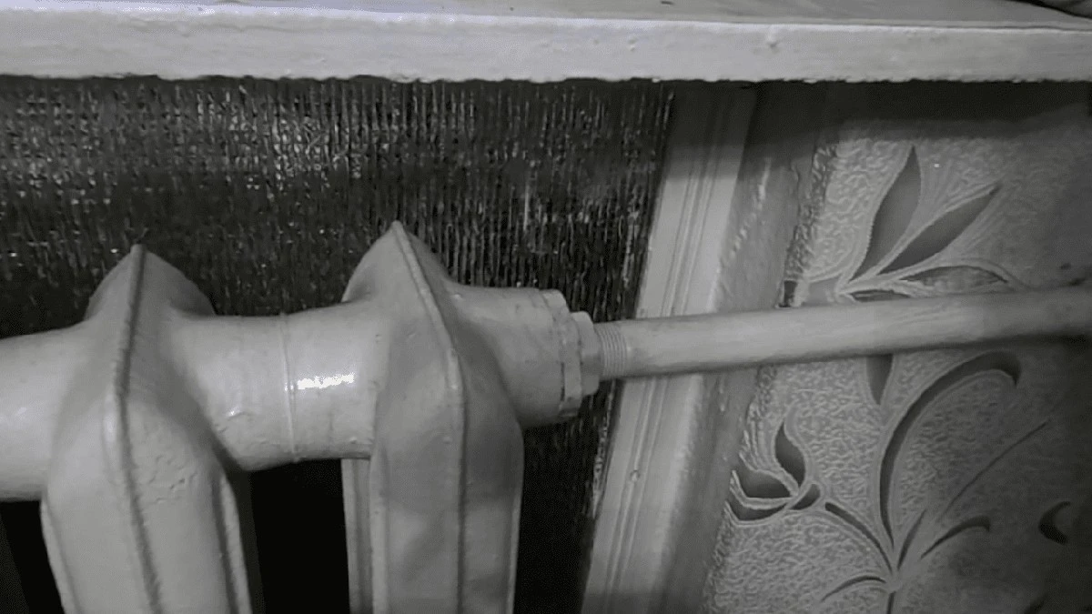 Jak znehybnit kapající radiátor: sůl a gáza zachrání váš byt před záplavou