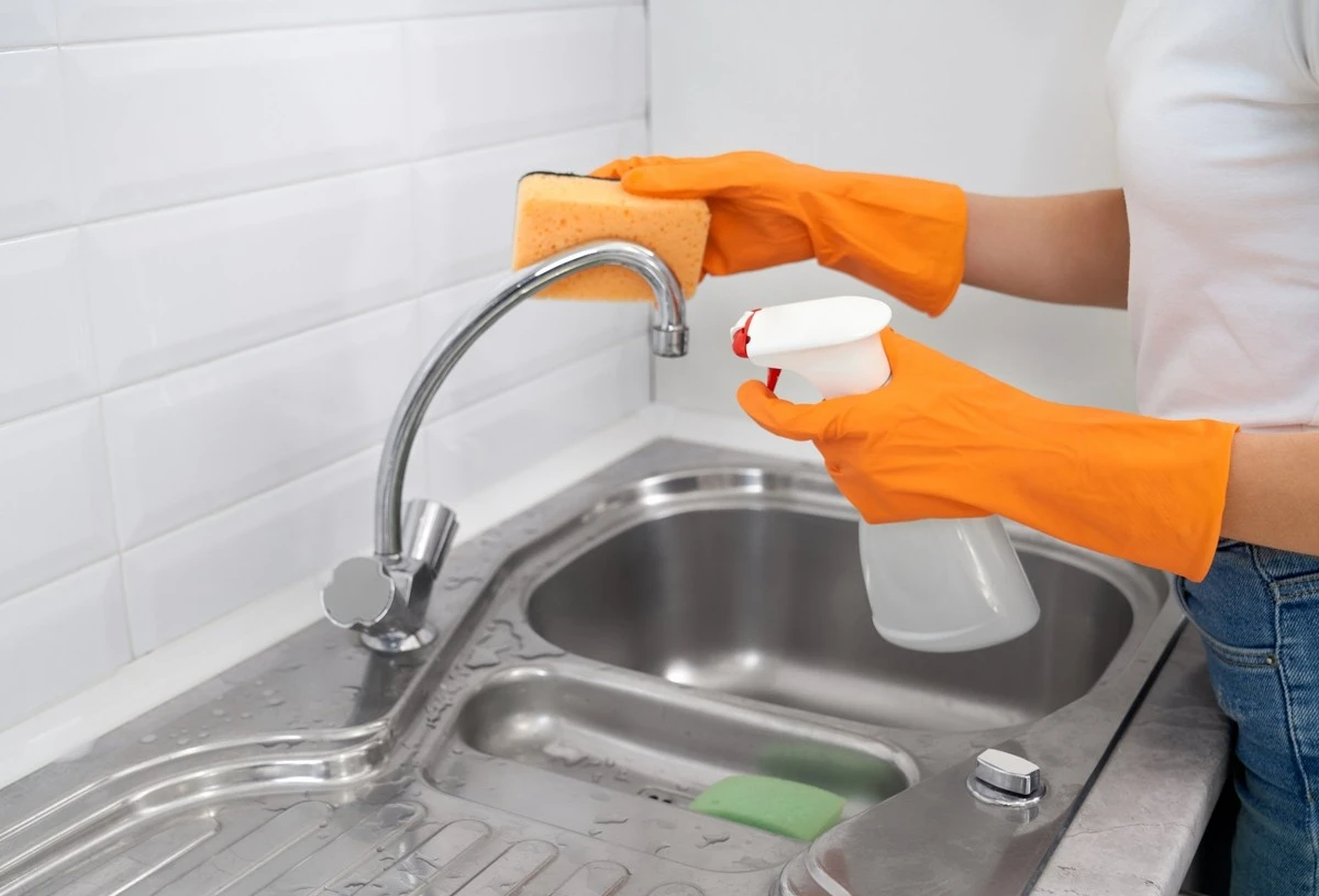 Prosta domácí metoda vrátí vašemu vodovodnímu baterii lesk. Sousedka utratila tisíce, já sáhla do spíže. - image 1