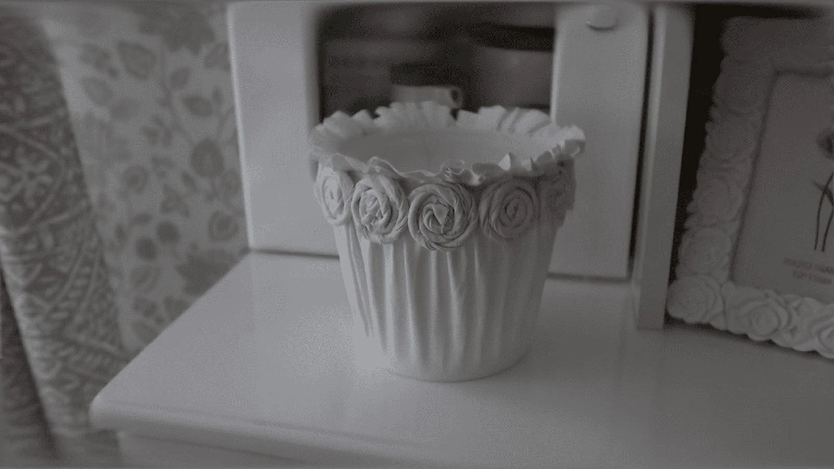 Vykouzlete stylové květinové nádoby ze starého prostěradla a zavařovacích sklenic: design za pár korun