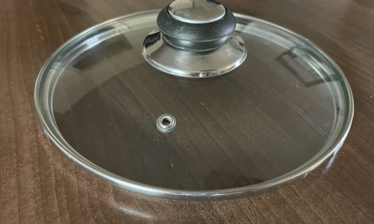 jakvycistitskle-extra-1.webp Jak vyčistit skleněné poklice od tuku: jednoduchá metoda vaší tchyně - image 1