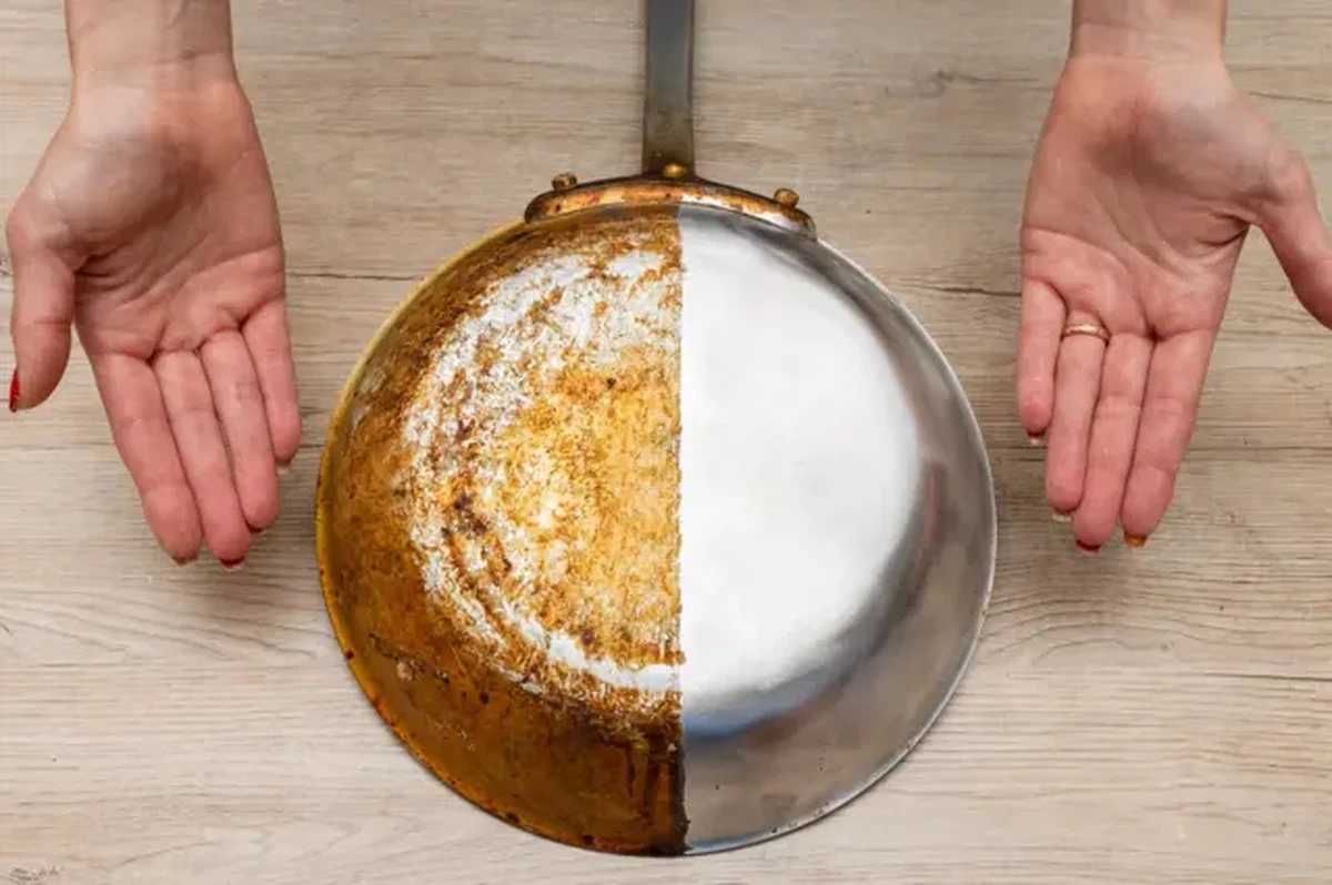 Proč vaše stará pánvička znovu zazáří: Lžíce jedlé sody vrátí lesk bez drhnutí - image 1