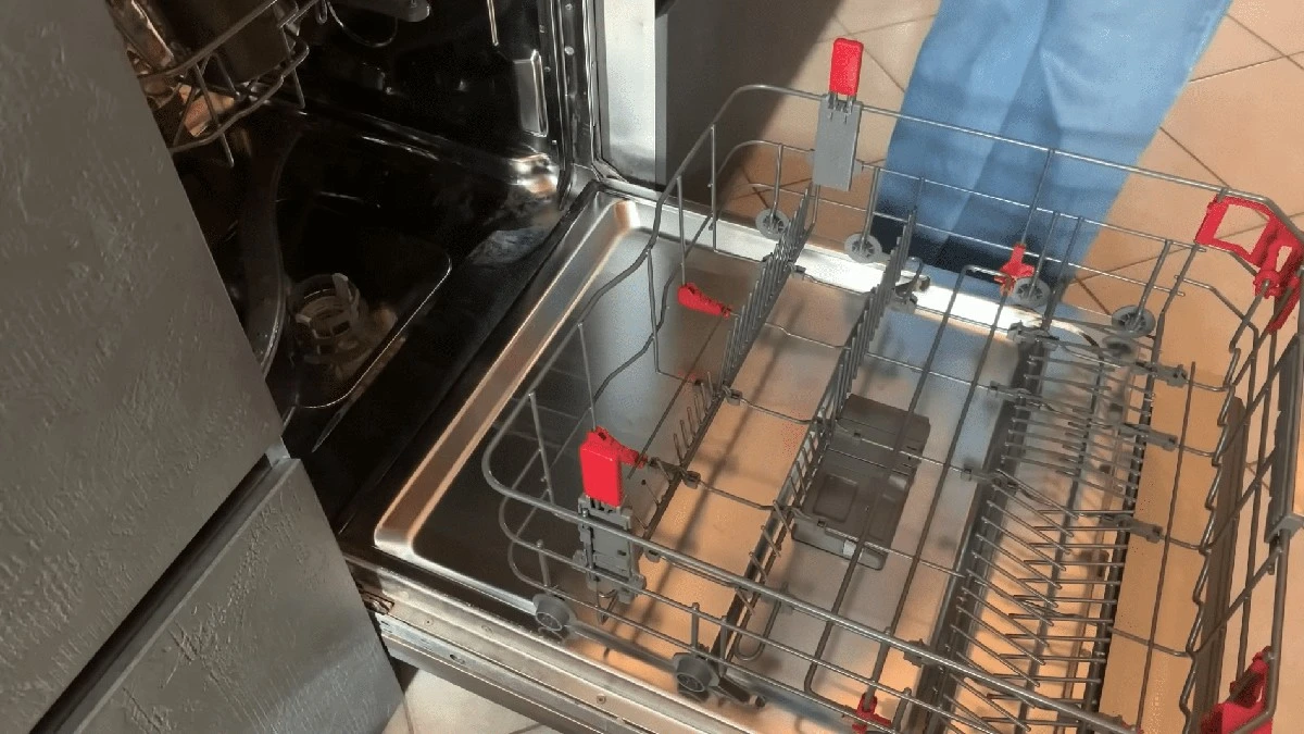 7 důvodů, proč vaše myčka po 15 letech stále vypadá jako nová (a co dělá moje máma)