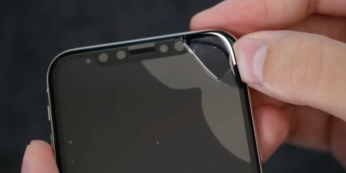 triksezubnipast-extra-2.webp Trik se zubní pastou a páskou: Jak dočasně opravit prasklé sklo telefonu - image 2