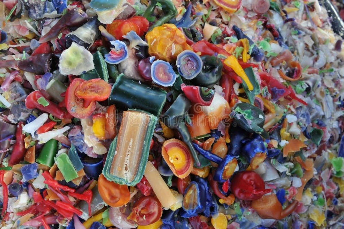 Zbírejte zbytky svíček v plechovce: Během 10 minut vytvoříte nezbytnost pro vaši chatu i krb - image 1