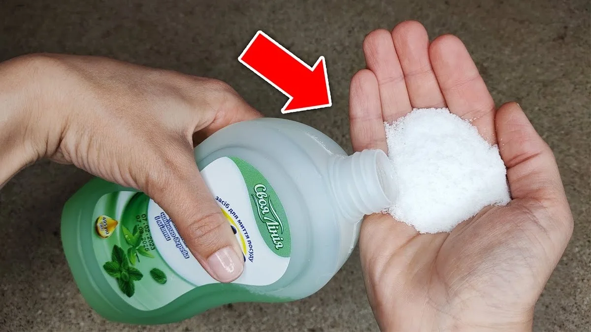 Proč zkušené hospodyňky sypou sůl do úklidových prostředků: Jednoduchý trik s překvapivým výsledkem