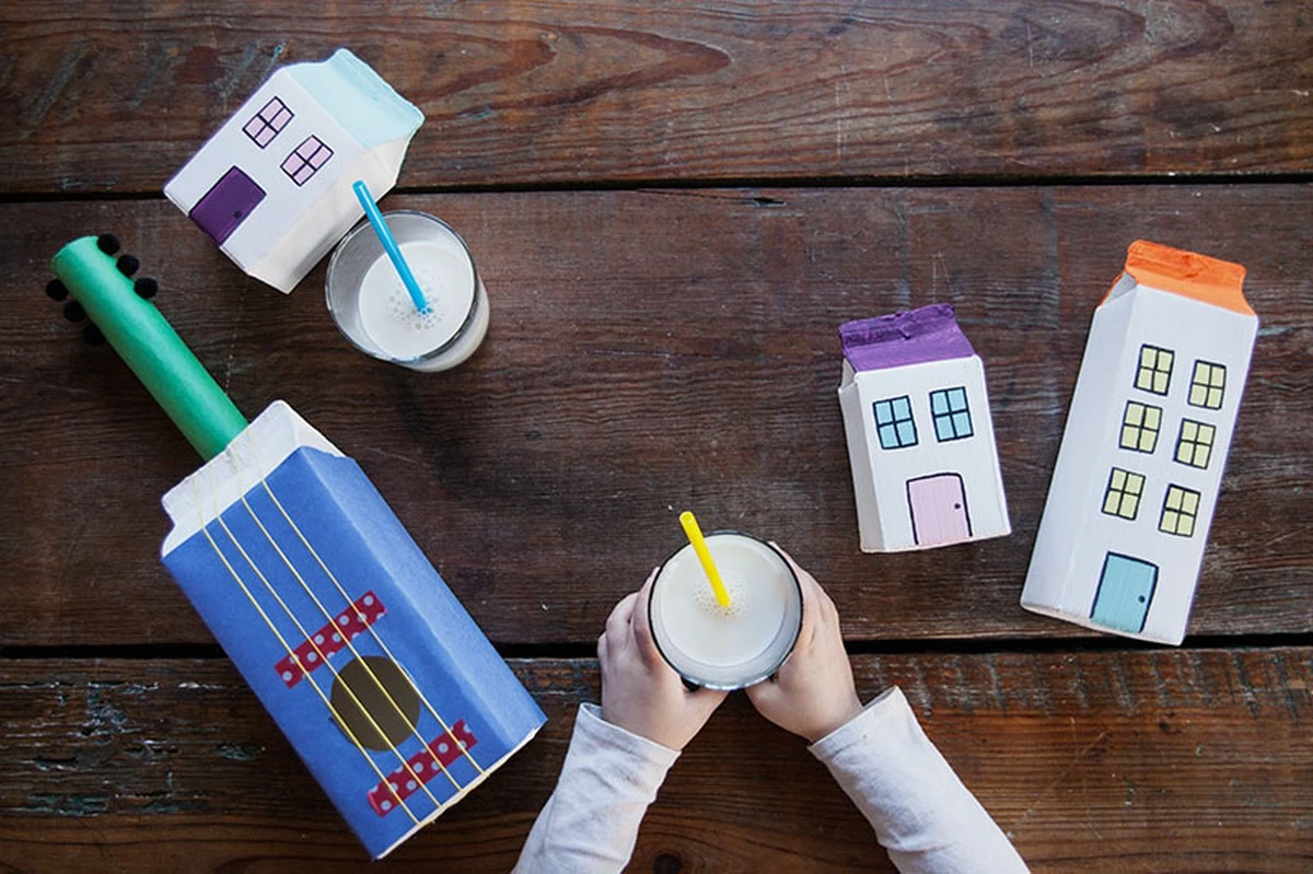 Proč zkušené hospodyňky rozříznou obal od mléka napůl: nečekané využití v domácnosti - image 1