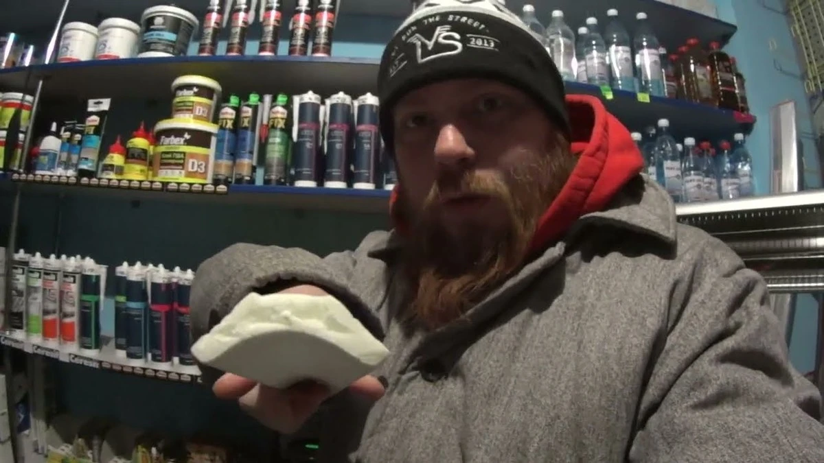 Забудьте про рідкі цвяхи: кум-будівельник здивував дешевим методом монтажу, який тримає намертво