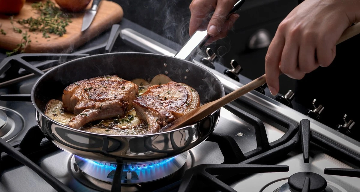 Proč se jídlo stále připaluje? Babiččina rada na smažení, na kterou zapomenete - image 1